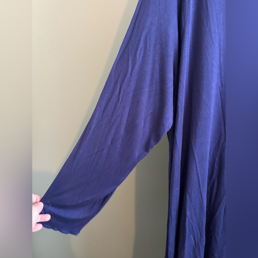 168.) Cupio / Long Sleeve / Navy / High-Lo Top - Picture 3 of 6